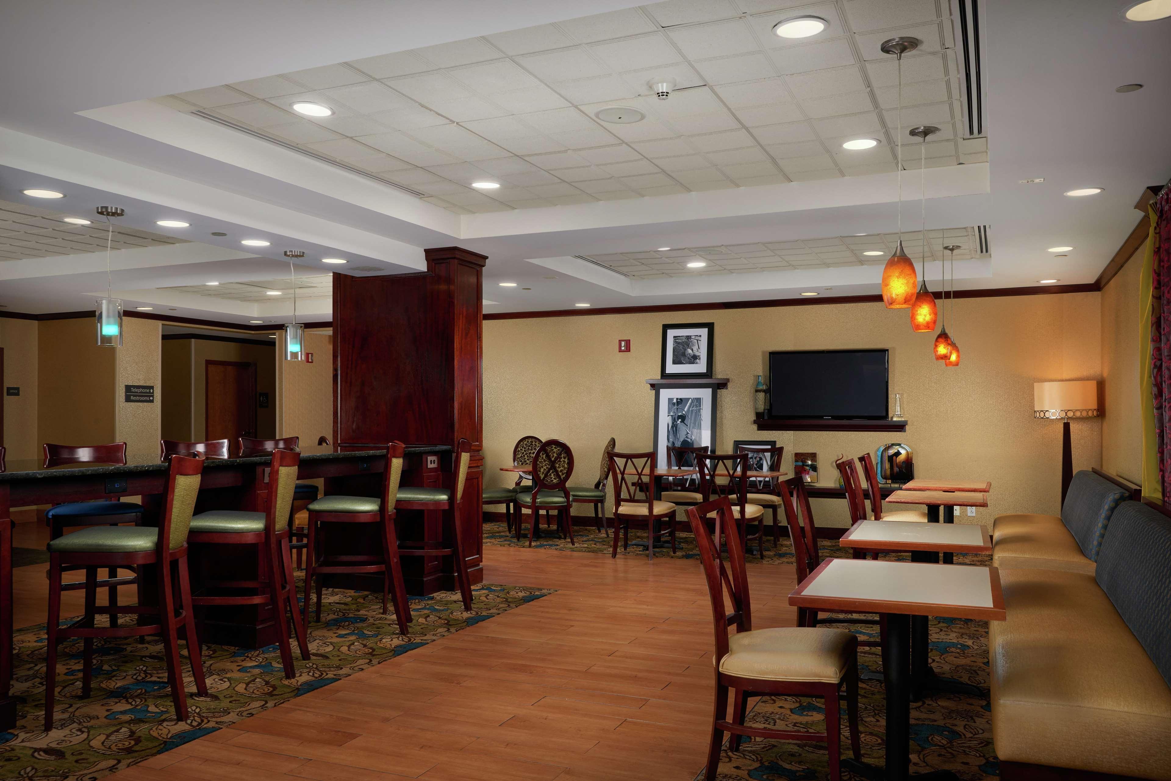 Hampton Inn Newport News-Yorktown Exteriör bild