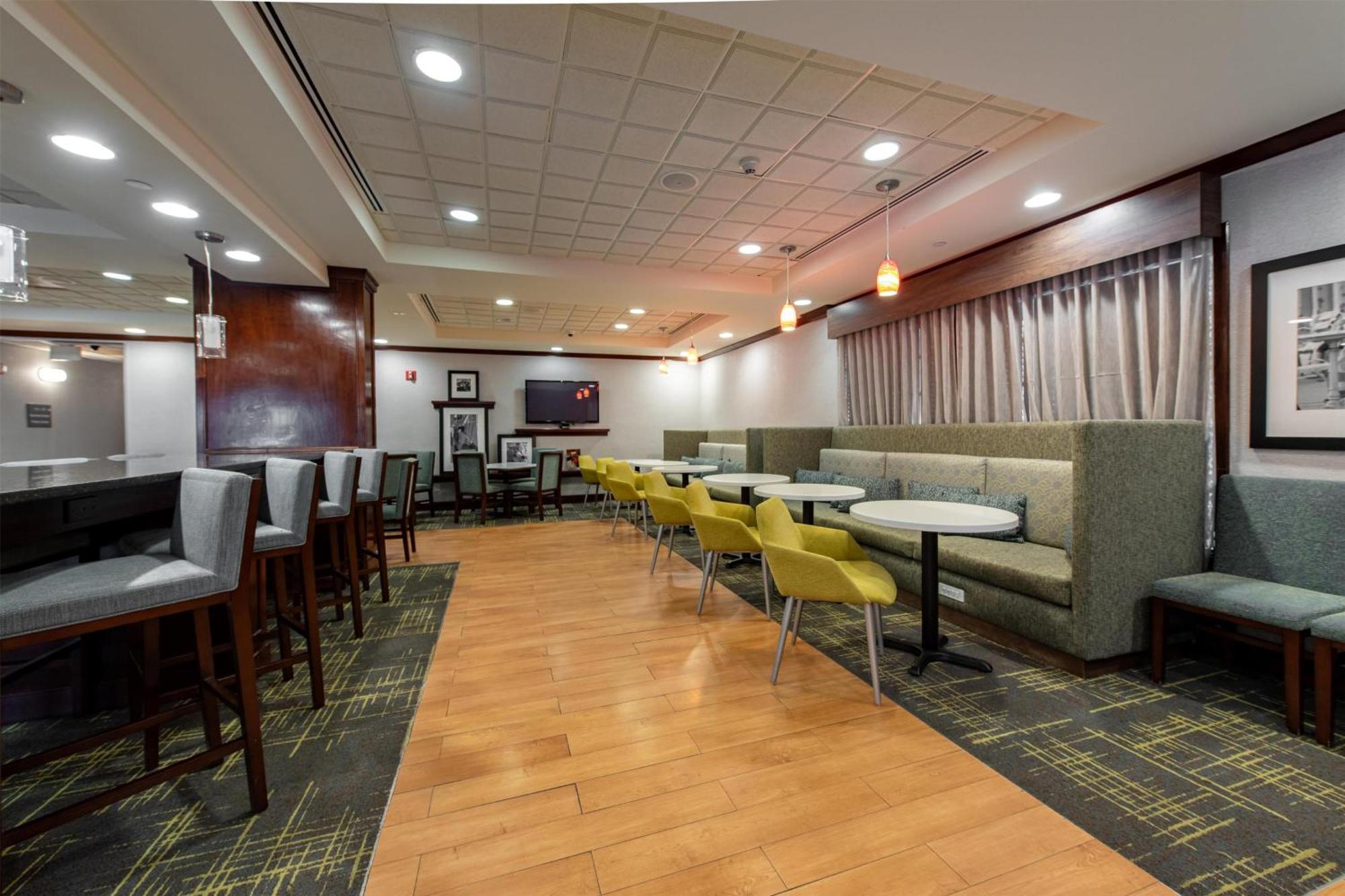 Hampton Inn Newport News-Yorktown Exteriör bild
