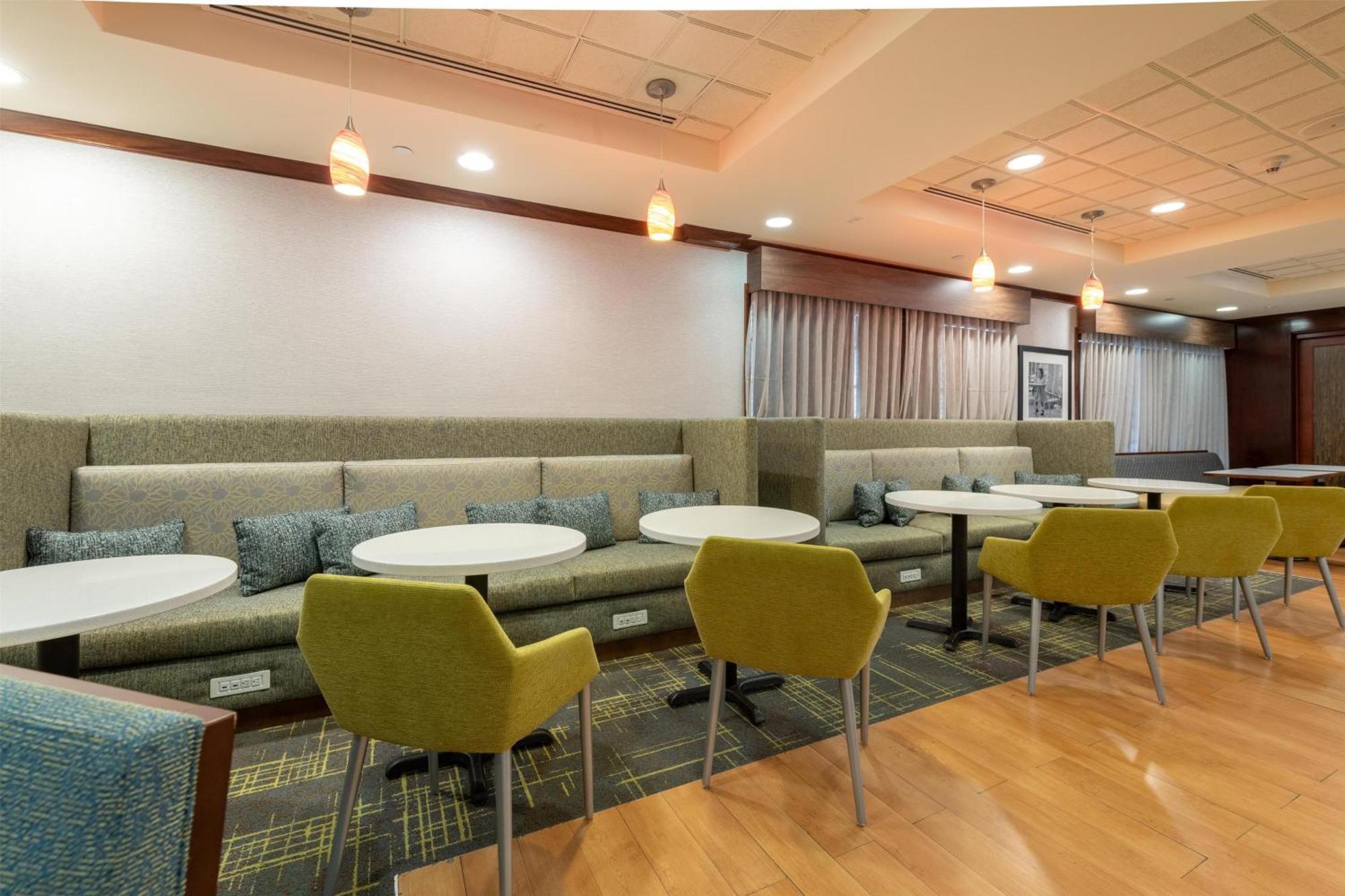 Hampton Inn Newport News-Yorktown Exteriör bild